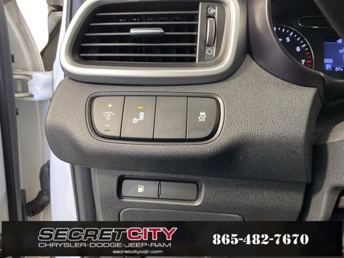 Used 2020 Kia Sorento LX w/ LX I4 Convenience Package image 14