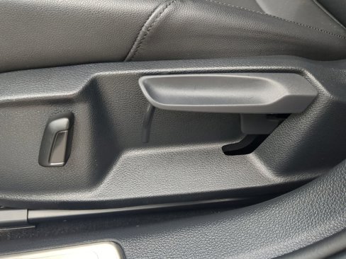 Used 2016 Volkswagen e-Golf SEL Premium image 48