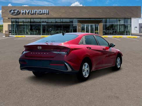 New 2025 Hyundai Elantra SE image 7