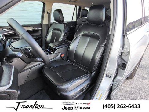 Used 2023 Jeep Grand Cherokee L Limited image 14