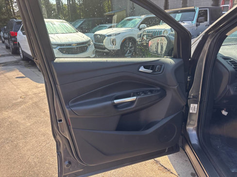 Used 2017 Ford Escape SE w/ SE Leather Comfort Package image 9