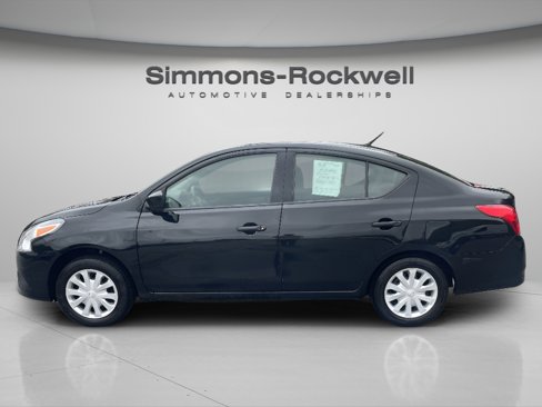 Used 2019 Nissan Versa S image 8
