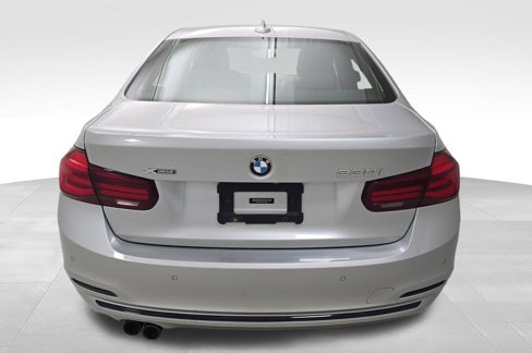 Used 2018 BMW 330i xDrive Sedan w/ Convenience Package image 8