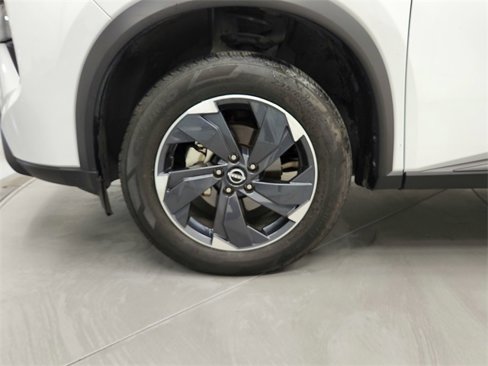 Used 2024 Nissan Rogue SV image 17