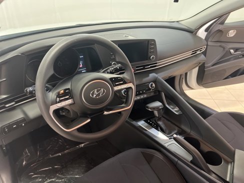 Used 2023 Hyundai Elantra SEL image 10