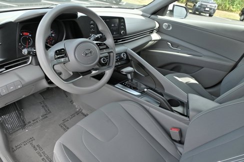Used 2022 Hyundai Elantra SEL image 12