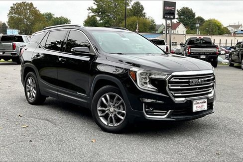 Used 2022 GMC Terrain SLT w/ Infotainment Package II image 2