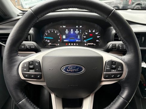 Used 2022 Ford Explorer Limited w/ Limited Technology Package image 17