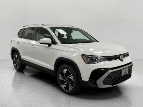 New 2025 Volkswagen Taos SE image 1