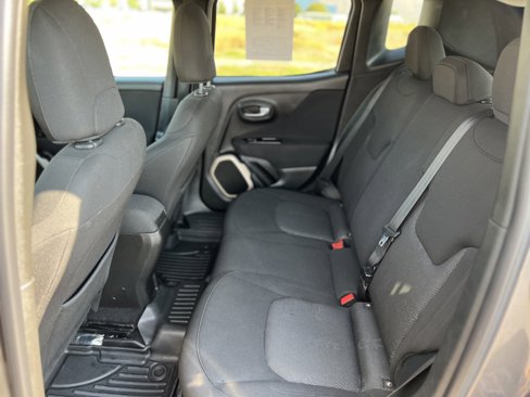 Used 2017 Jeep Renegade Latitude image 17