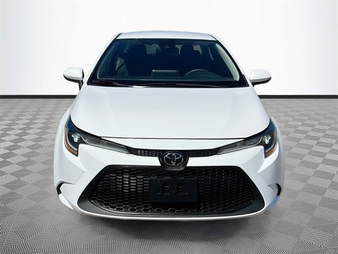 Used 2021 Toyota Corolla LE image 2