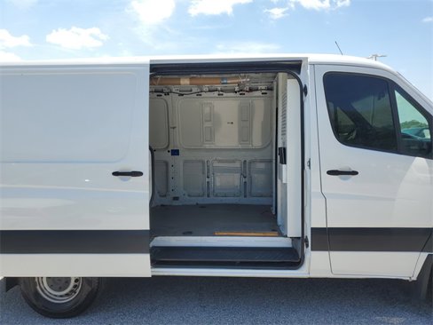 Used 2015 Mercedes-Benz Sprinter 2500 image 12