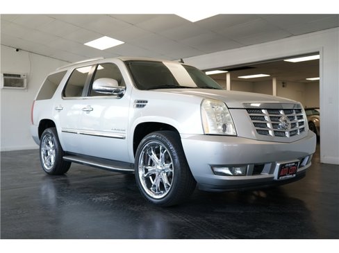 Used 2010 Cadillac Escalade AWD image 1