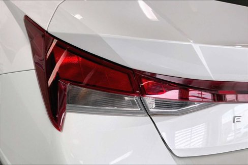 Used 2022 Hyundai Elantra SEL image 28