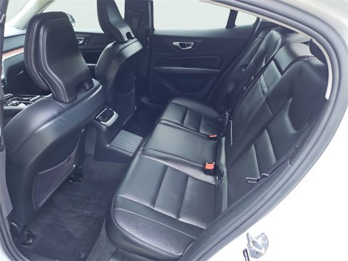 Used 2022 Volvo S60 T8 R-Design Expression image 32