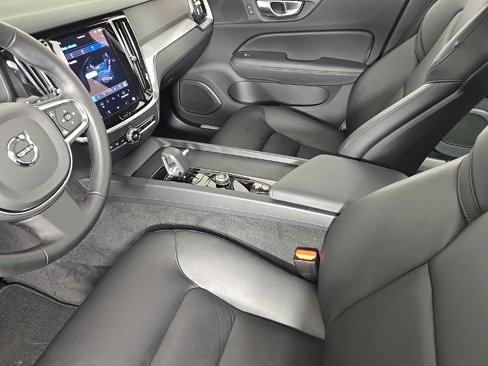 Certified 2025 Volvo S60 B5 Core image 17