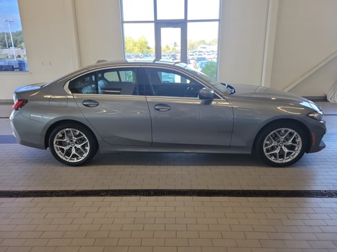 Used 2025 BMW 330i xDrive Sedan image 4