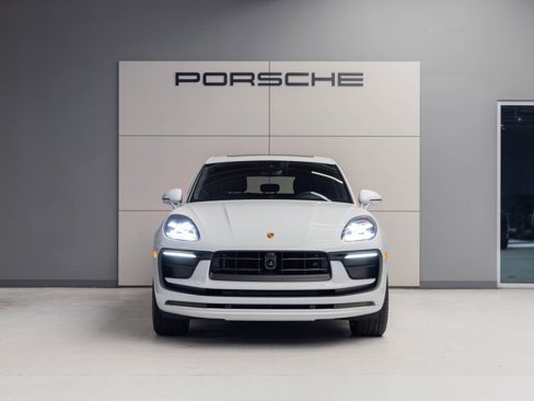 Used 2024 Porsche Macan image 10