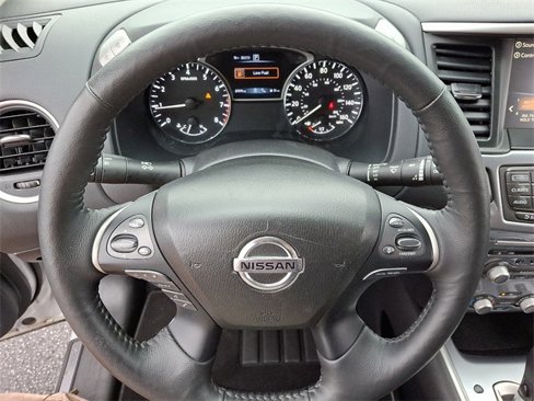 Used 2020 Nissan Pathfinder SL image 19