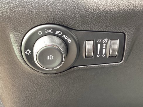 New 2025 Jeep Compass Limited w/ Sun and Sound Group image 6