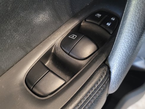 Used 2016 Nissan Rogue S image 27