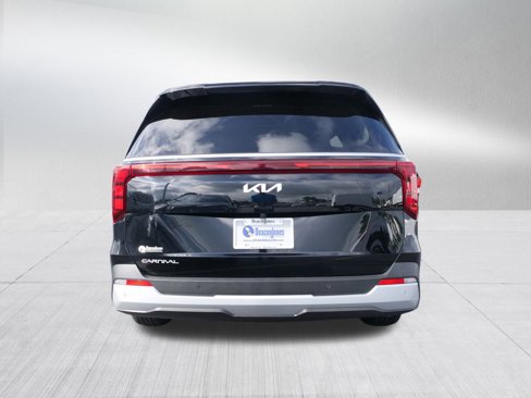 Used 2025 Kia Carnival image 4