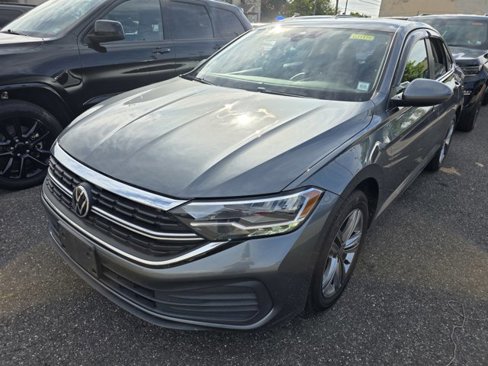 Used 2022 Volkswagen Jetta SE image 2