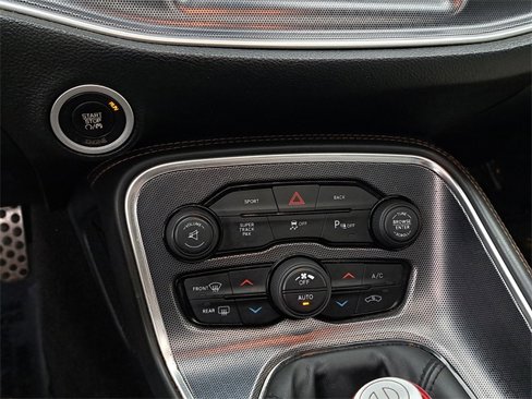Used 2015 Dodge Challenger R/T Plus image 29