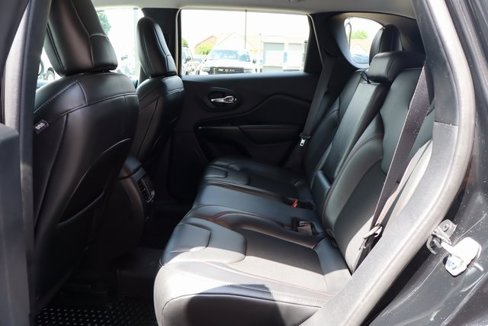 Used 2020 Jeep Cherokee Trailhawk w/ Cold Weather Group image 40