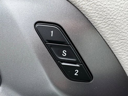 Used 2024 Chrysler Pacifica Select image 19