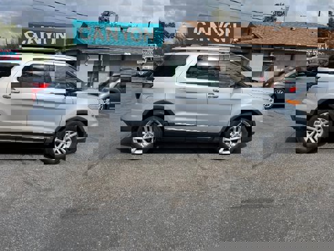 Used 2015 Ford Explorer XLT w/ Equipment Group 202A image 2