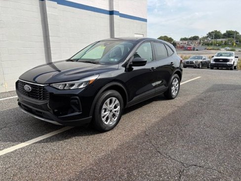 Used 2025 Ford Escape Active w/ Cold Weather Package image 3