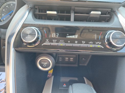 Used 2023 Toyota Venza LE image 27