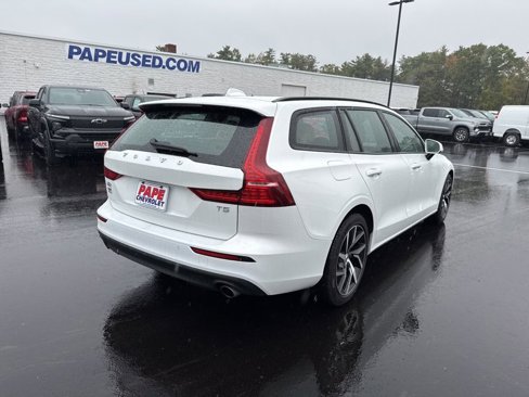 Used 2020 Volvo V60 T5 Momentum image 3