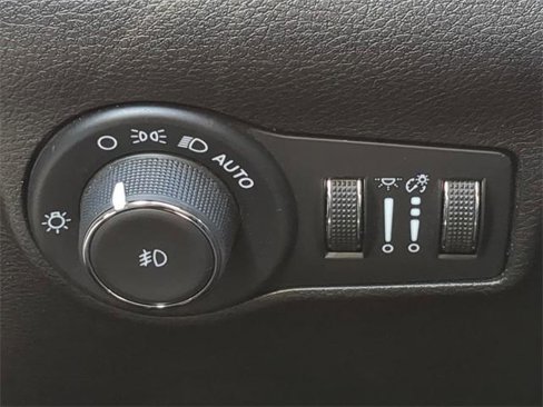 Certified 2024 Jeep Compass Latitude image 25