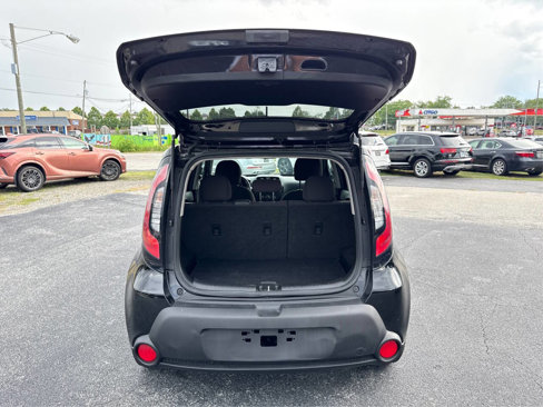 Used 2016 Kia Soul + image 11