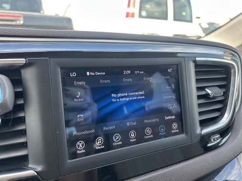 Certified 2018 Chrysler Pacifica Touring-L image 35