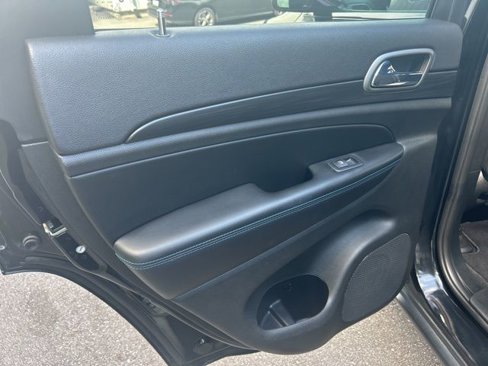 Used 2020 Jeep Grand Cherokee Laredo image 31