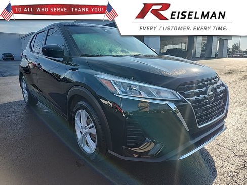 Used 2021 Nissan Kicks S image 1