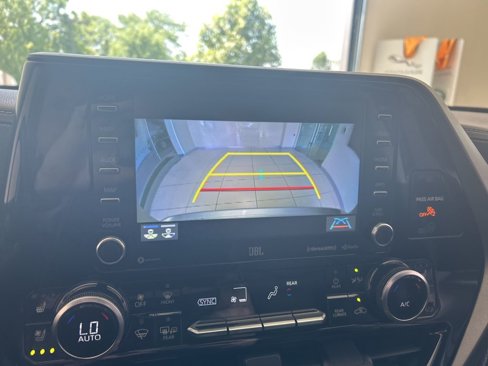 Used 2022 Toyota Highlander Limited image 12