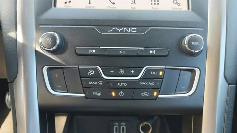 Used 2019 Ford Fusion SE image 28