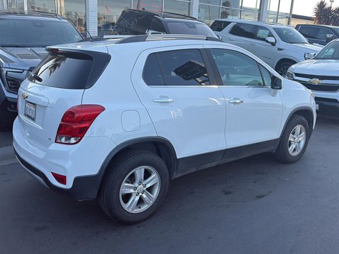 Used 2018 Chevrolet Trax LT w/ LT Convenience Package image 3