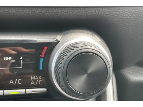 Used 2022 Toyota RAV4 LE image 29