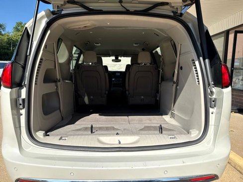 Used 2019 Chrysler Pacifica Touring-L Plus image 28