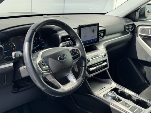 Used 2022 Ford Explorer XLT image 14