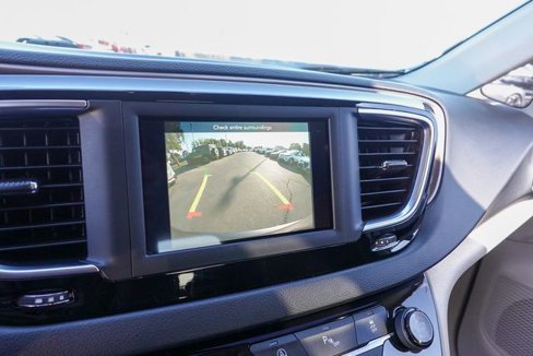 Used 2020 Chrysler Voyager LX image 23