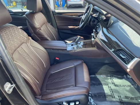 Used 2022 BMW 530e xDrive w/ M Sport Package image 25