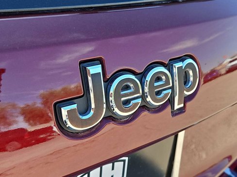 Used 2018 Jeep Grand Cherokee Limited w/ Luxury Group II image 11