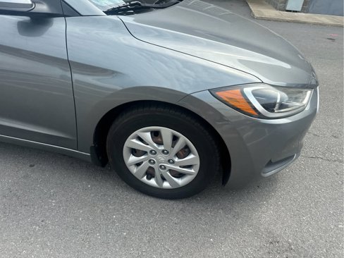 Used 2017 Hyundai Elantra SE image 5