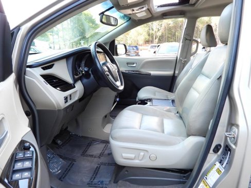Used 2015 Toyota Sienna XLE image 37